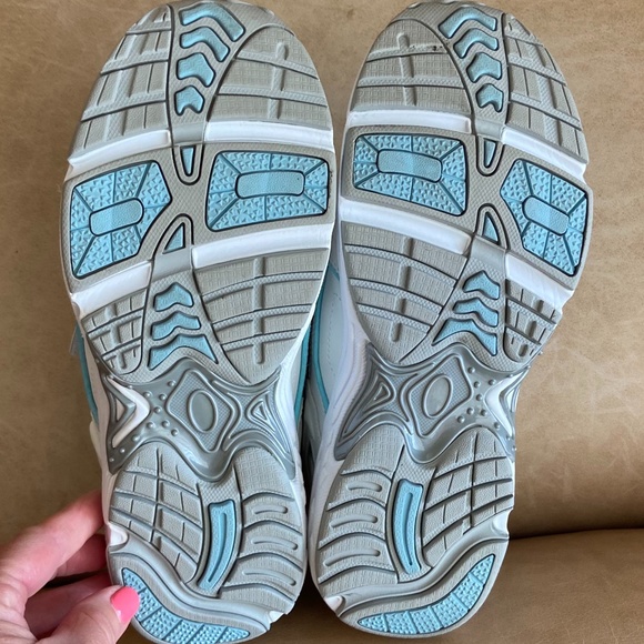 Vionic Women's Tabi Walking Shoes White/Light Blue/Gray Size 6.5 Wide Athleisure - Picture 7 of 9